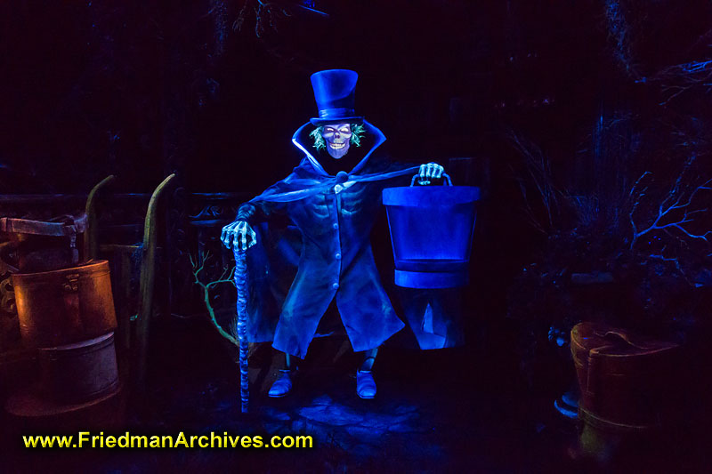 theme park,disneyland,haunted mansion,robot,audio-animatronic,hatbox,hat,box,ghost,doom buggy,